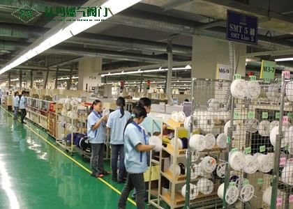 公司生產(chǎn)車(chē)間-忙碌中的員工